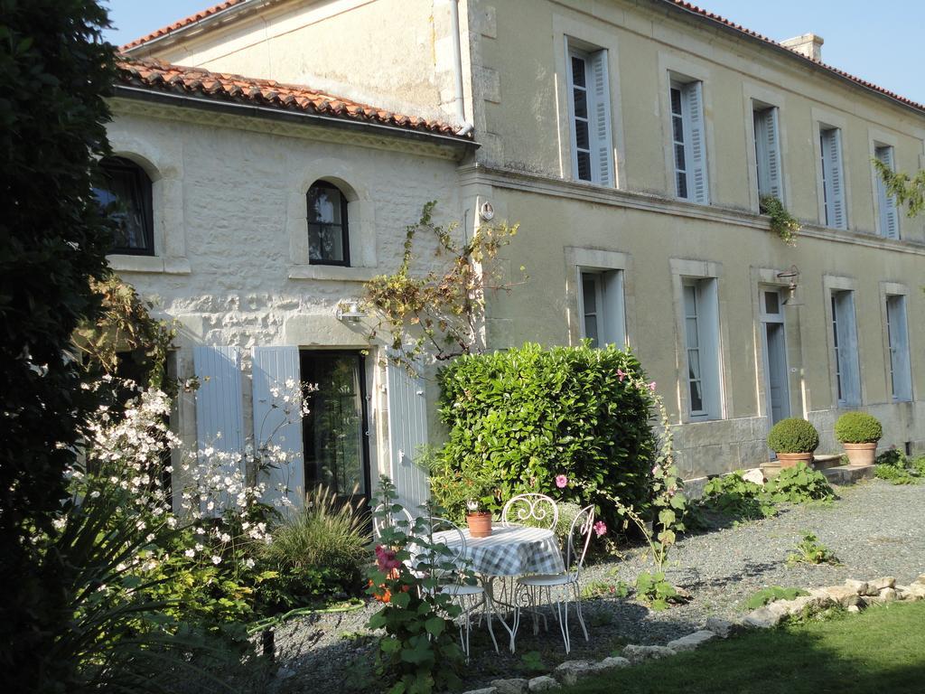 Les 2 Madeleine Bed & Breakfast Saint-Saturnin-du-Bois Exterior photo